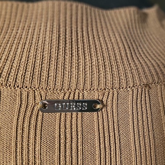 NEW GUESS SWEATER - Picture 5 of 8